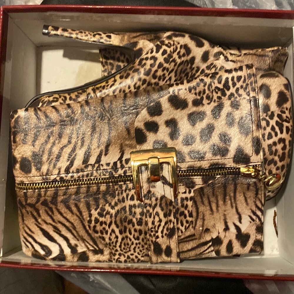 Both shoes are in the same condition never worn